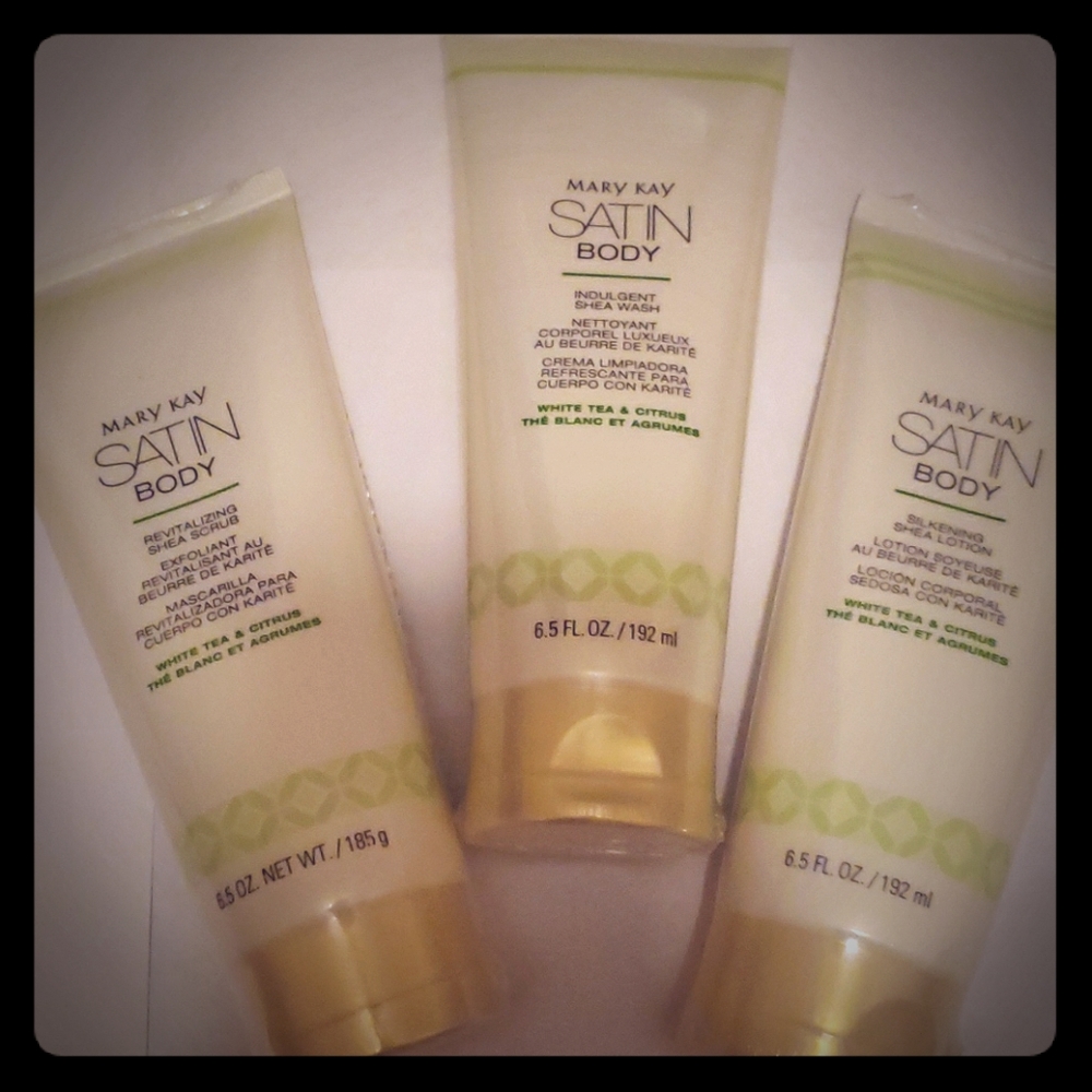 Mary Kay Satin Body Set